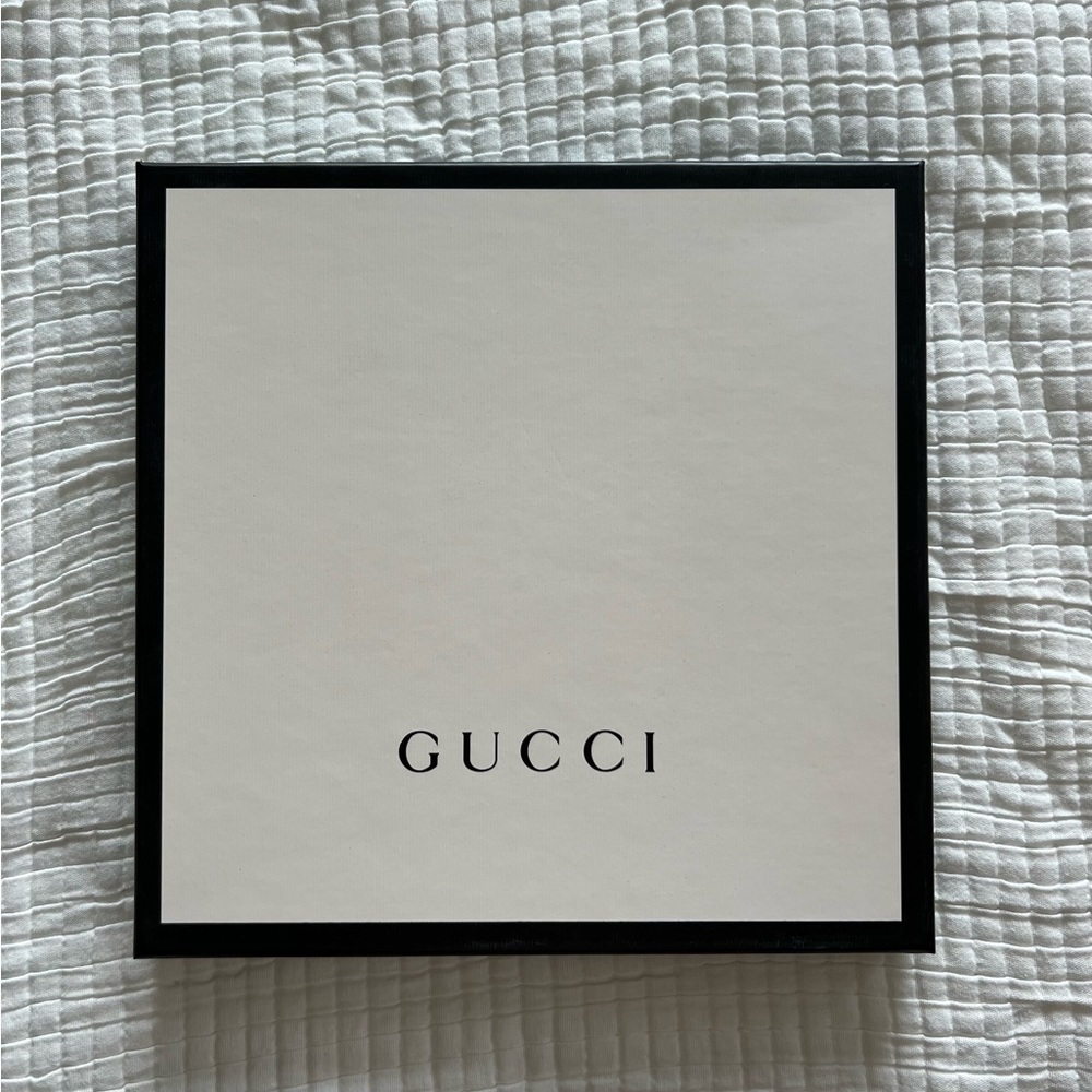 Square Gucci empty box with tissue